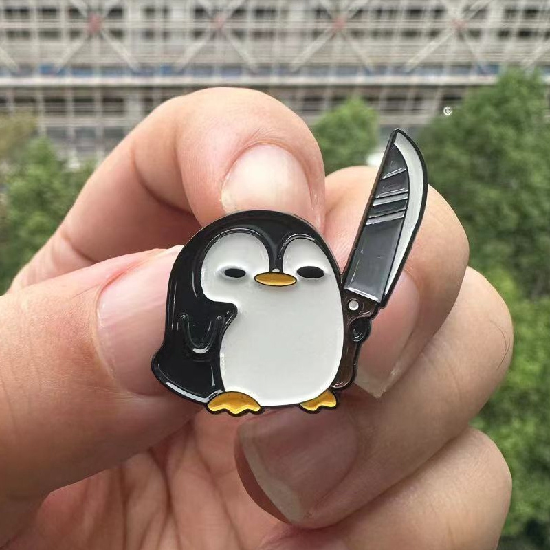 Edc Everyday Carry Knives - Divertido pingüino sosteniendo cuchillo grande broche
